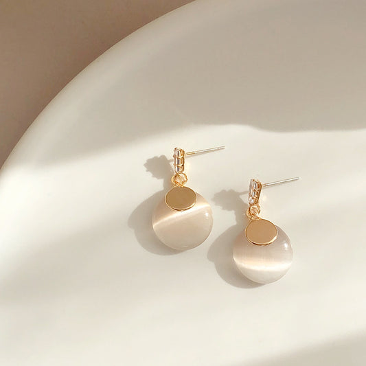 Simple and luxurious opal earrings